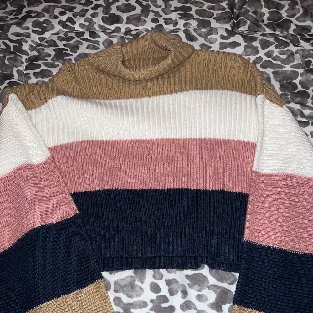 Cropped turtle neck sweater
